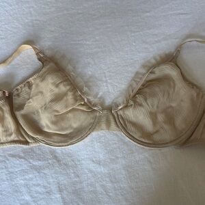 Vera Wang Delicate Sheer Lace-Trim Underwire Bra in Beige